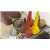 Image 4 : Tote Full Of Funnels