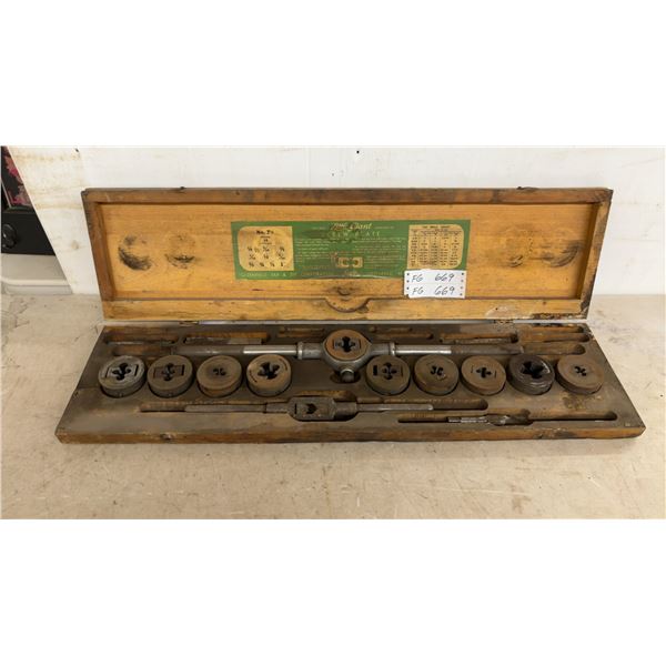 Little Giant No. 7 1/2 Screw Plate Adjustable Die Set with 10 Cutting Dies, Tap Wrench