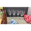 Image 4 : Wicker Picnic Basket Set with Plate, Wine Glasses, Cutlery, Blanket, Cheese Board