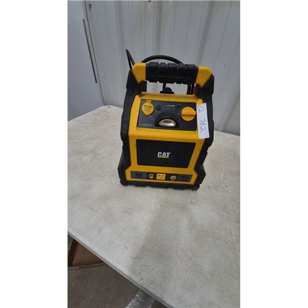 CAT CJ1000CPCA 1000A Jump Starter, 12V DC Outlet, 200W 120PSI Inverter, and Cables