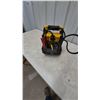 Image 4 : CAT CJ1000CPCA 1000A Jump Starter, 12V DC Outlet, 200W 120PSI Inverter, and Cables