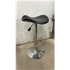 Image 2 : Set of 3 Adjustable Height Swivel Bar Stools with Faux Leather Seats