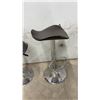Image 4 : Set of 3 Adjustable Height Swivel Bar Stools with Faux Leather Seats