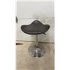 Image 6 : Set of 3 Adjustable Height Swivel Bar Stools with Faux Leather Seats