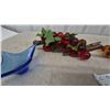 Image 3 : 2 Glass Grape Clusters on Driftwood and Blue Art Glass Bowl