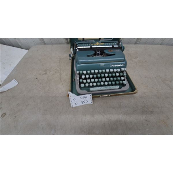 Underwood Quiet Tab Portable Typewriter and Case