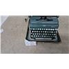 Image 2 : Underwood Quiet Tab Portable Typewriter and Case