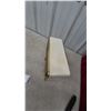 Image 5 : Sparton Clock Radio, Gold Tone Case, Cream Back, Power Cord