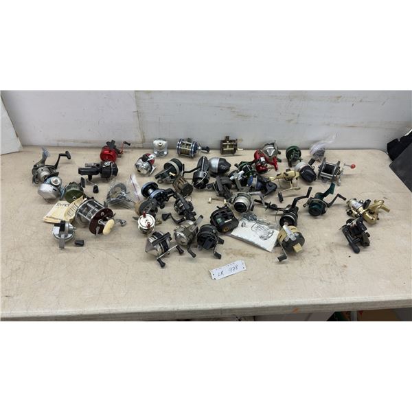 Large Lot of Fishing Reels For Repair, Zebco, Shimano, Shakespeare, Pflueger, Daiwa, Mitchell