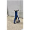 Image 3 : Jack Stand, 2 Hydraulic Bottle Jacks, and Ball Mount Trailer Hitch