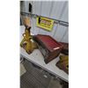 Image 4 : Pair of Vintage Yellow Jack Stands, 2 Red Metal Ramps