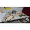 Image 1 : Bravetti Slow Cooker, 2 Glass Baking Dishes, Circus Tin Plates, and Faux Pepper Garland