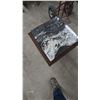 Image 3 : Cast Iron and Marble Pedestal Table,17”×17”×17”
