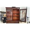Image 5 : Vintage Mahogany Two-Piece China Cabinet Hutch with Glass Doors and Three-Drawer Serpentine Base