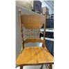 Image 3 : Antique Oak Pressback Side Chair with Carved Scroll Motifs and Turned Spindles