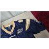 Image 3 : Grey Cup #FOR THE W Sign, Winnipeg Blue Bombers #9 Jersey, and Santa Hat