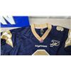 Image 4 : Grey Cup #FOR THE W Sign, Winnipeg Blue Bombers #9 Jersey, and Santa Hat