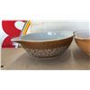 Image 5 : Pyrex Brown and Orange Floral Pattern Mixing Bowls, Set of 3: 2 Brown, 1 Beige