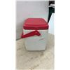 Image 2 : Coleman Personal 24 Cooler with Swing-Up Handle