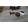 Image 4 : Antique Cast Iron Balance Scale with Weights