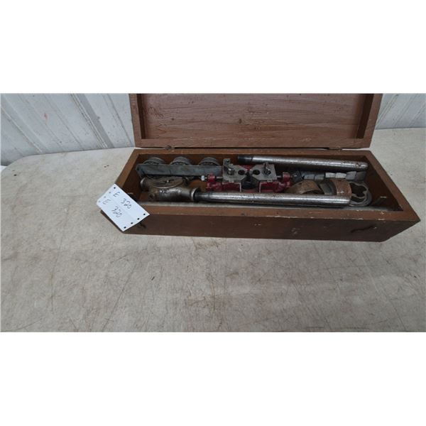 RIDGID 3-Way Pipe Threader, Die Stock, Dies, Handles, and Wooden Case