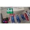 Image 5 : Assorted Light Bulbs and Fixtures, Incl. Philips, GE, Rona, and Green Te;