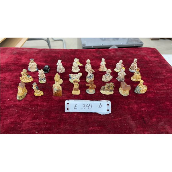 24 Wade Porcelain Nursery Rhyme Figurines, Complete Set