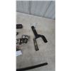 Image 5 : Pair of Jack Stands, Cross Wrench, Trailer Hitch Balls