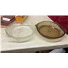 Image 2 : Vintage Hanson Utility Scale, Pyrex Baking Dishes, Glass Pie Plates, Baker's Secret Bakeware