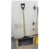 Image 2 : Snow Shovel with Wooden Handle and Snow Pusher
