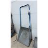Image 4 : Plastic Snow Shovel and Galvanized Snow Scoop