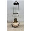 Image 5 : Pair of Vintage Hanging Aladdin Lamps with Metal Frames, Missing 1 Chimney