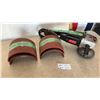 Image 4 : Craftsman Body Sander and 4 Welding Cylinder Brackets (Steel)