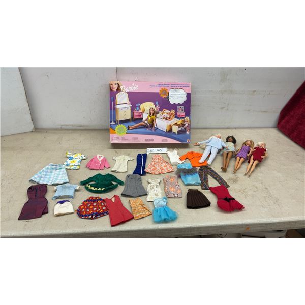 Mattel Barbie Light-Up Bedroom Playset, (Missing a few Pieces, List on Last pic) With 4 Fashion