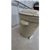 Image 5 : Medalta Potteries Ltd. 5 Imperial Crock with Lid and Handles
