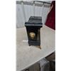 Image 5 : Antique Black Mantel Clock with Gilt Accents and Columns, Brass Feet