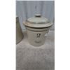 Image 6 : Two Medalta Stoneware Co. Crocks with Lids: 3 Gallon and 2 Gallon