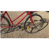 Image 3 : Women's Vagabond Chimo 5-Speed Bike with Kickstand, Basket, and Helmet