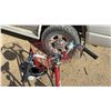 Image 4 : Women's Vagabond Chimo 5-Speed Bike with Kickstand, Basket, and Helmet