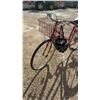 Image 5 : Women's Vagabond Chimo 5-Speed Bike with Kickstand, Basket, and Helmet