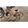 Image 6 : Women's Vagabond Chimo 5-Speed Bike with Kickstand, Basket, and Helmet
