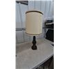 Image 4 : Pair of Table Lamps with Fabric Shades and Turned Wood Bases