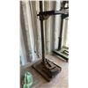 Image 5 : Delta Milwaukee Floor Model Drill Press with Vise and Chuck Key