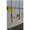 Image 4 : Two Fishing Rods: Hawk GR2000 and Zebco 33 Spinning Reels