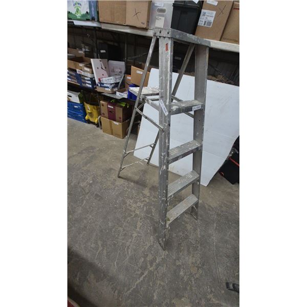 Aluminum 5-Step Ladder with Paint Tray