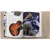 Image 10 : Gibson Guitars: 100 Years of an American icon by Walter Carter 1994