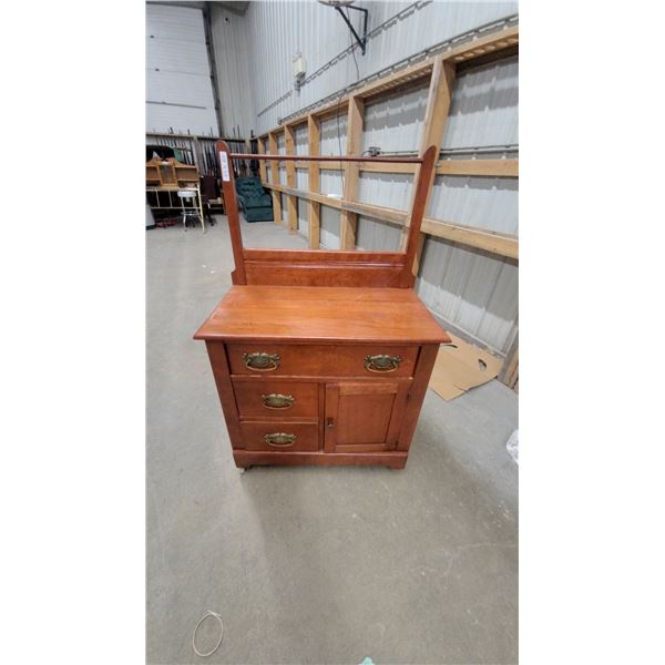 Antique washstand 50”×18”×32”