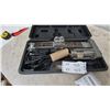 Image 2 : 12-Volt Electric Scissor Jack for Car, Operator's Manual, and Hard Case
