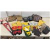 Image 1 : Leather Tool Belts, Knee Pads, Work Gloves