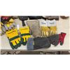 Image 6 : Leather Tool Belts, Knee Pads, Work Gloves